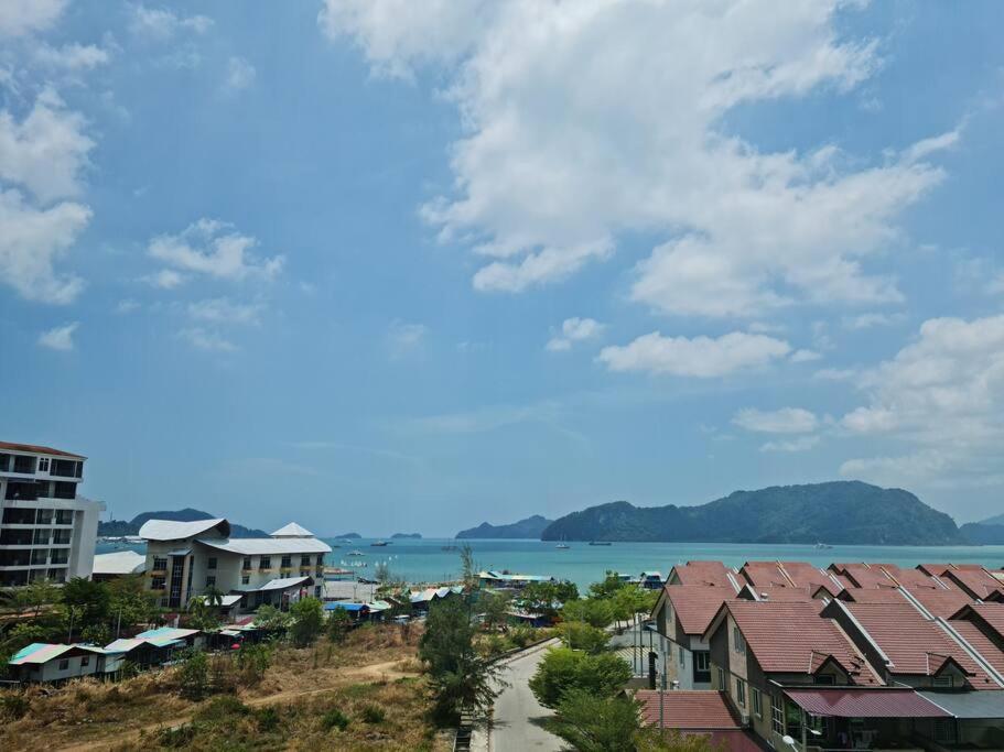 Full Moon Apartment Kuah Buitenkant foto