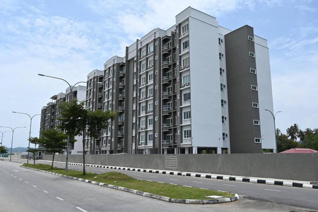 Full Moon Apartment Kuah Buitenkant foto