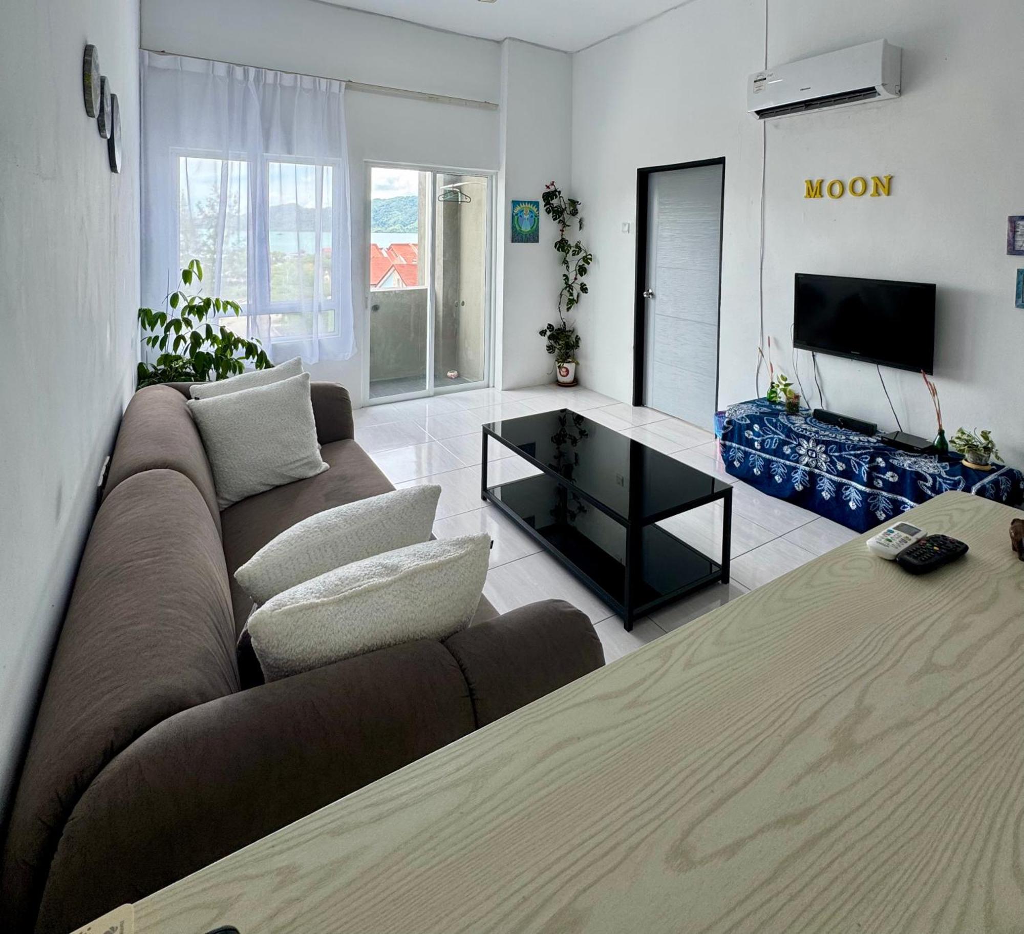 Full Moon Apartment Kuah Buitenkant foto