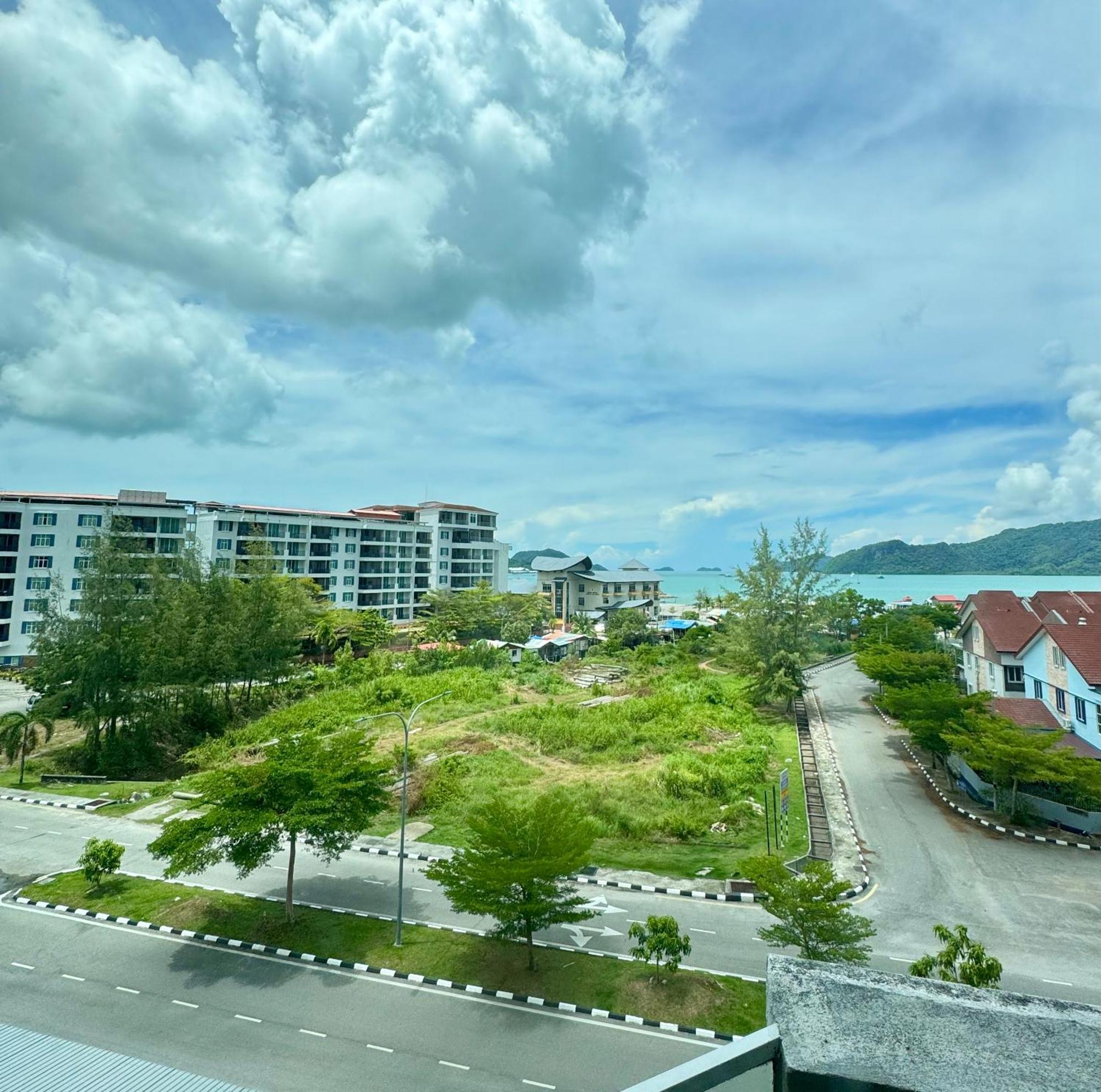 Full Moon Apartment Kuah Buitenkant foto